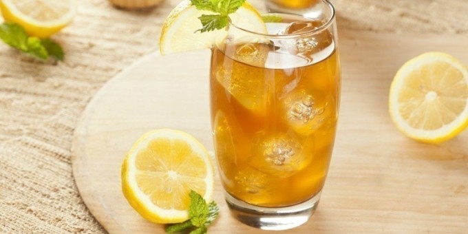Холодный яблочный чай с мятой