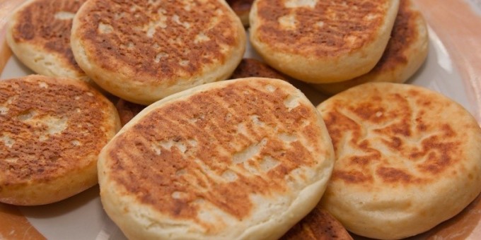 Плотные сырники с манкой в духовке