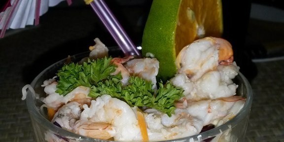 Вот он - настоящий коктейль из креветок