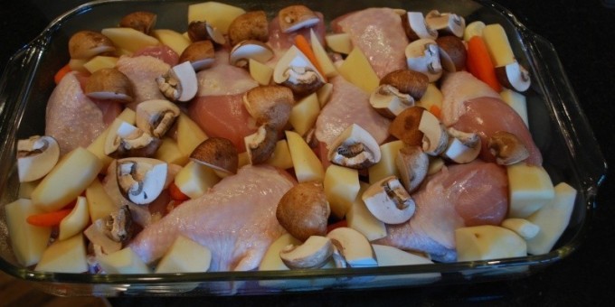 Куриные голени запечённые с грибами и овощами