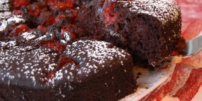 Вишнево-шоколадный кекс на время поста