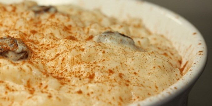 Постное блюдо: рисовая запеканка с фруктами и орехами