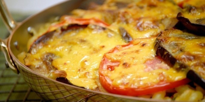 Слоеная овощная запеканка с баклажанами