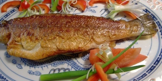 Как поджарить рыбу до румяной корочки и чтобы она не развалилась?