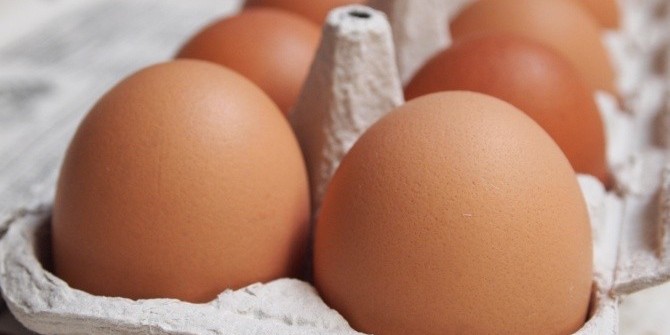 В чем разница между белыми и коричневыми куриными яйцами?