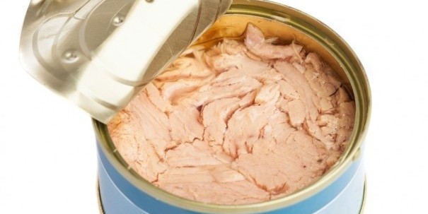 Как разогреть консервы с рыбой в походных условиях