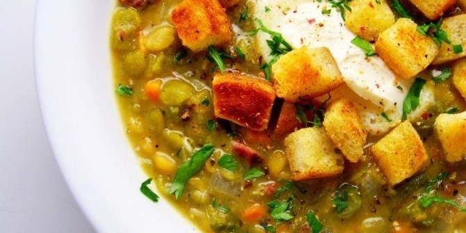 Гороховый суп с копчеными ребрышками и плавленым сыром