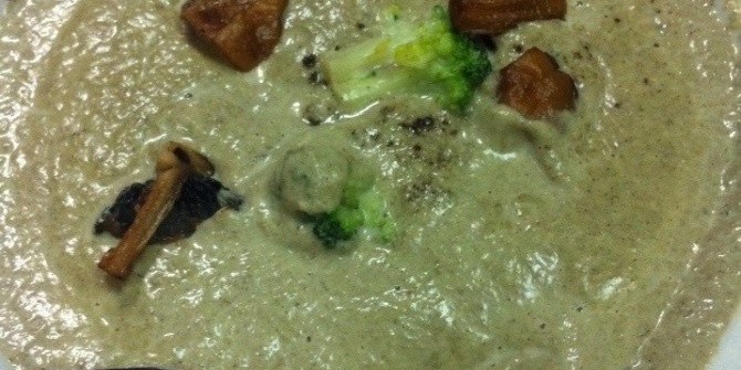 Суп-пюре из брокколи и шампиньонов, кафе "Закон Бутерброда"