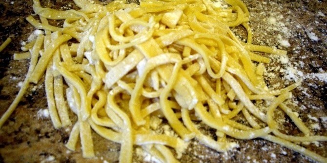 Для супа, пасты или просто залить кетчупом. Рецепт домашней лапши на оливковом масле