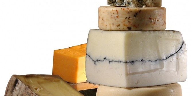 Сыр с плесенью насколько он опасен? И стоит ли готовить его дома?