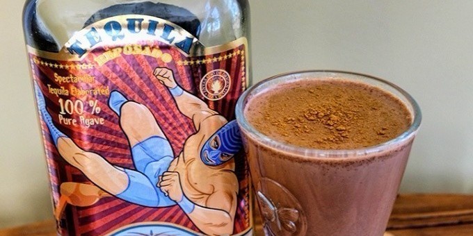Гость из Мексики: Горячий шоколад с текилой и острым перцем