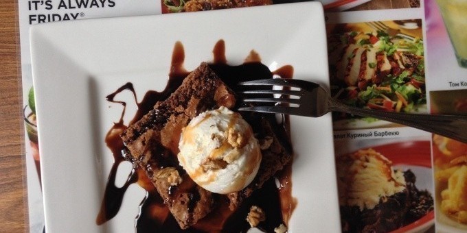 Десерт месяца от КокоБай: Шоколадный брауни от Т.Д.Ж.И. Фрайдис