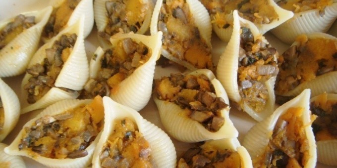 Конкильони с грибами или гигантские ракушки с лисичками