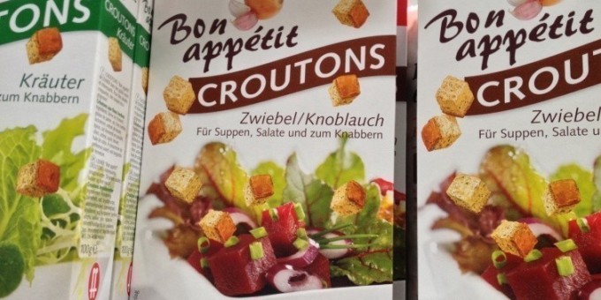 Для тех кто любит салат "Цезарь", но ленится жарить сухарики