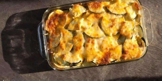 Кабачки запеченные с сыром под горчичным соусом