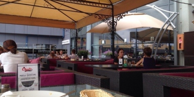 Charlie pizza — одно из заведений Вильнюса, где постоянные скидки на пиццу