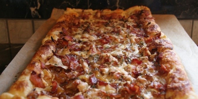 Тарт, по-русски пирог с начинкой из сыра и бекона