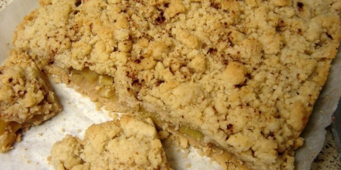 Насыпной пирог с яблоками для ленивых