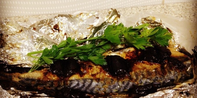 Скумбрия фаршированная черноcливом в духовке