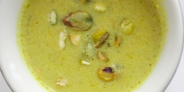 Куриный крем-суп на рисе с фисташками
