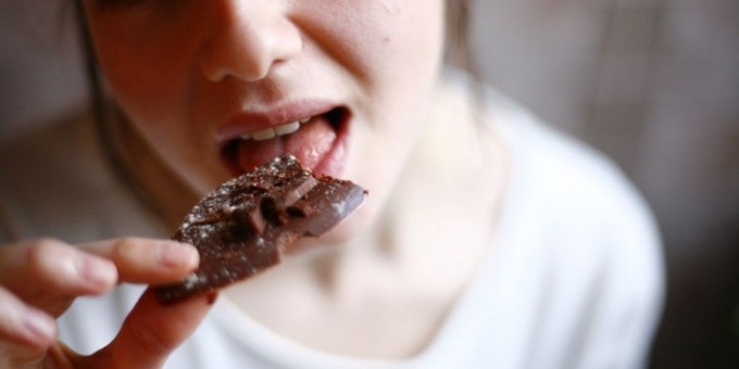 Почему ты так любишь шоколад? Может это зависимость?