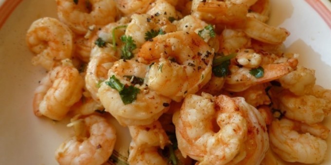 Запеченные креветки с чесноком и красным перцем