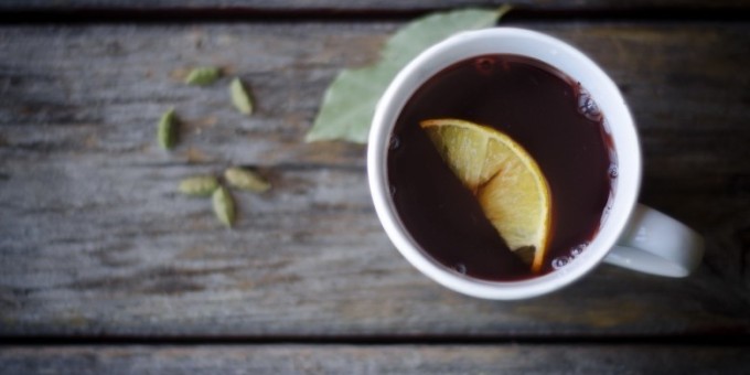 Шесть натуральных, горячих напитков против осенней простуды