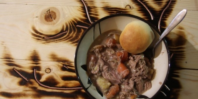 Домашнее жаркое с овощами в горшочках