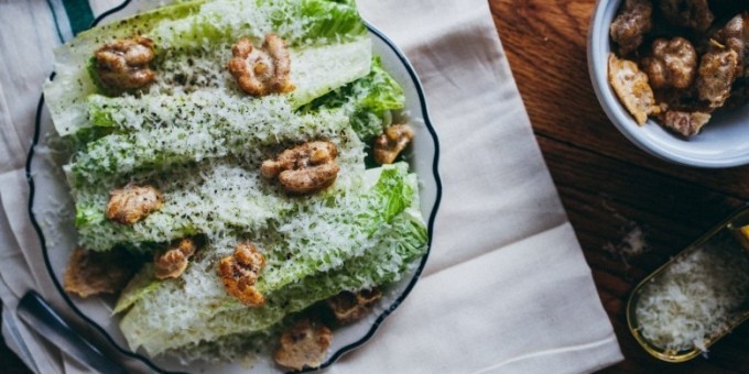 Салат «Цезарь» не попса, а классика от американского повара, итальянского происхождения!