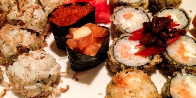 Ваши любимые суши "филадельфия" и "бонито маки" с 50% скидкой в ресторане «Планета Суши»