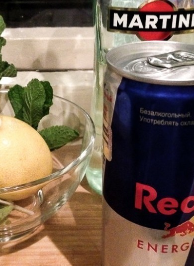 "Редтини" смесь мартини и редбула с мятой