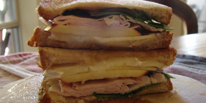 Как правильно питаться на рабочем месте: еда с собой или перекусить в кафе?