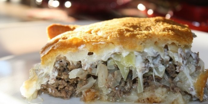 Ленивая капустная запеканка с мясом под яичной корочкой