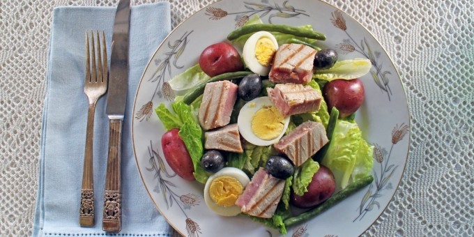 Консервированный тунец – польза и вред. Приготовим полезный, овощной салат из тунца с яйцом