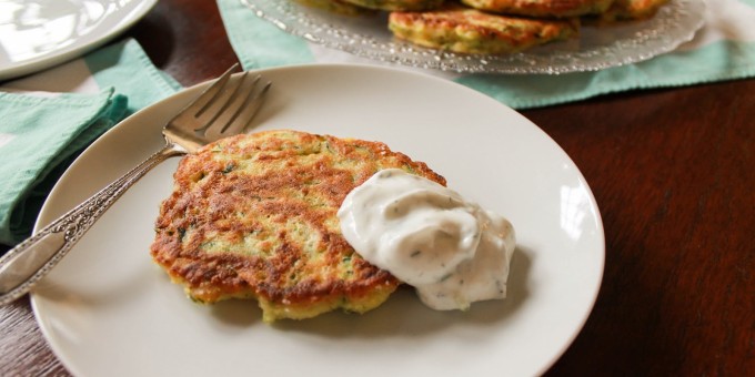 Оладьи из кабачков на крупную терку с сыром и чесноком