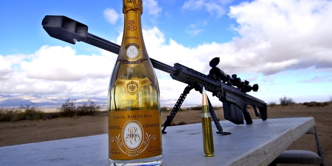 Американец открыл бутылку шампанского с помощью снайперской винтовки