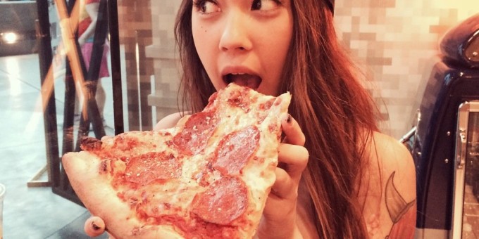 В поисках добровольцев: Тестируем доставку пиццы на дом от кафе «Zavtra (Завтра)»