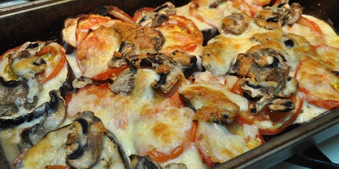 Говяжий язык, запеченный с грибами по-французски