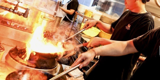 Очередная жертва Минторга: Закрыто 9 мини-кафе сети «Сайгон» на рынке в Ждановичах