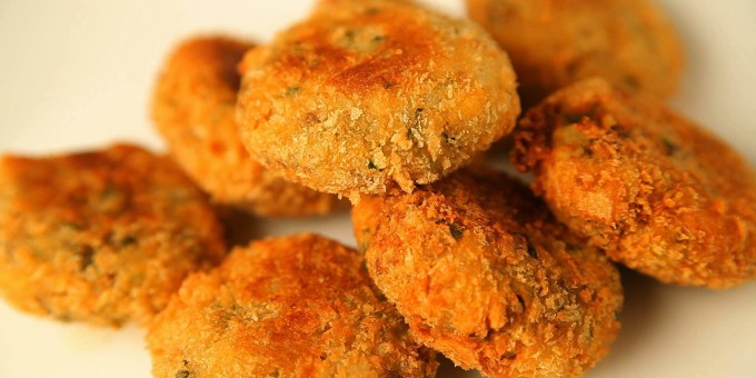5 современных рецептов котлет — сочетание мяса и сыра, микс курицы и крабовых палочек