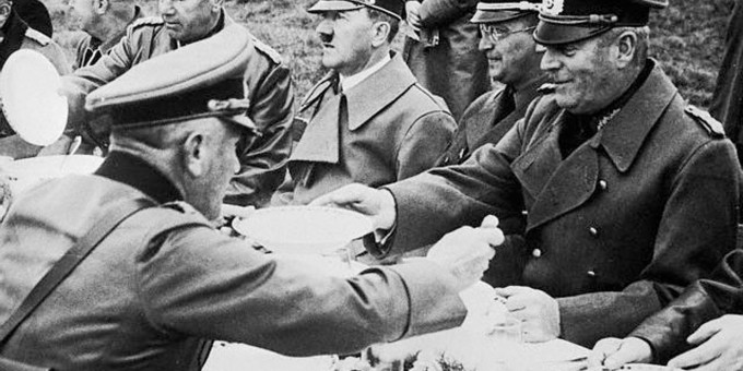 Французского кондитера уличили в приготовлении расистских пирожных