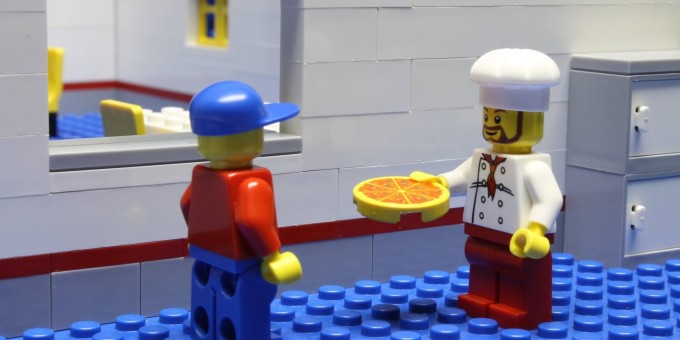 Пицца-поинт при магазине «Соседи» на улице Свердлова, 14