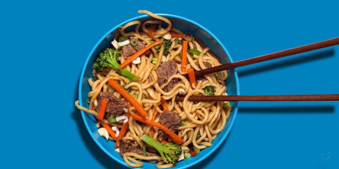 Яичная лапша с овощами по-азиатски