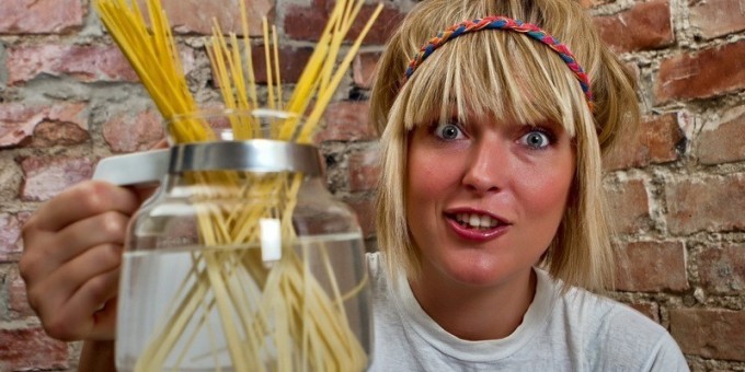 Шеф-повар из Швеции готовит все блюда в обычной кофеварке