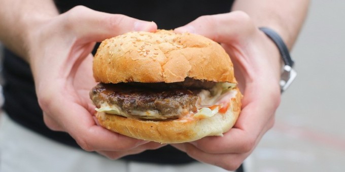 «Dodo Burger (Додо Бургер)» — бургеры на Комаровском рынке практически как дома