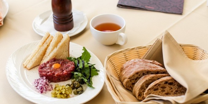 В ресторан «Drozdy Club» за едой, летом и уединением