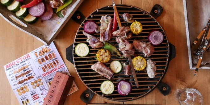 Единственное место в Минске, где можно собственноручно пожарить шашлык на террасе без забот и хлопот