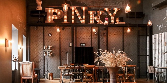 Тот самый,  модный и дико популярный бар «Pinky Bandinsky» на Комсомольской, 13а