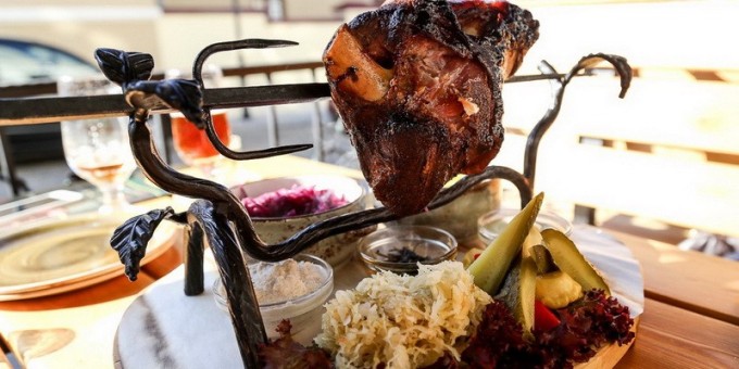 Приключения в ресторане «Староместный пивовар». Негодная рулька и зачетное рубиновое пиво