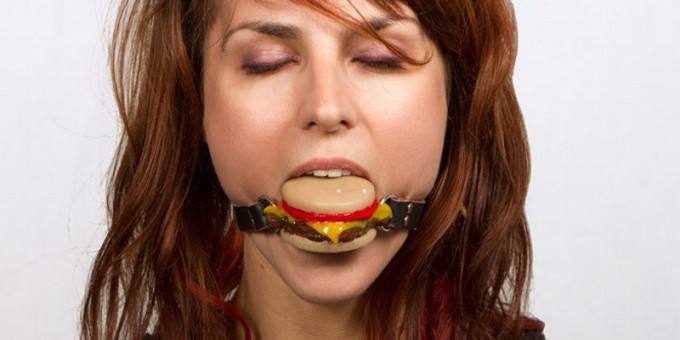 «YumBurger» оперативно переименовался в «Burger House» и сменил бургеры!